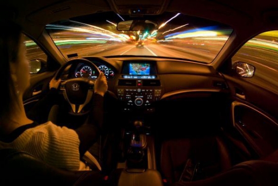 Những chú ý khi lái xe đường dài ban đêm 